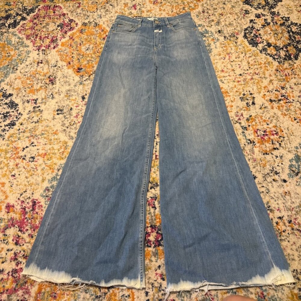 Closed baggy mom jeans
